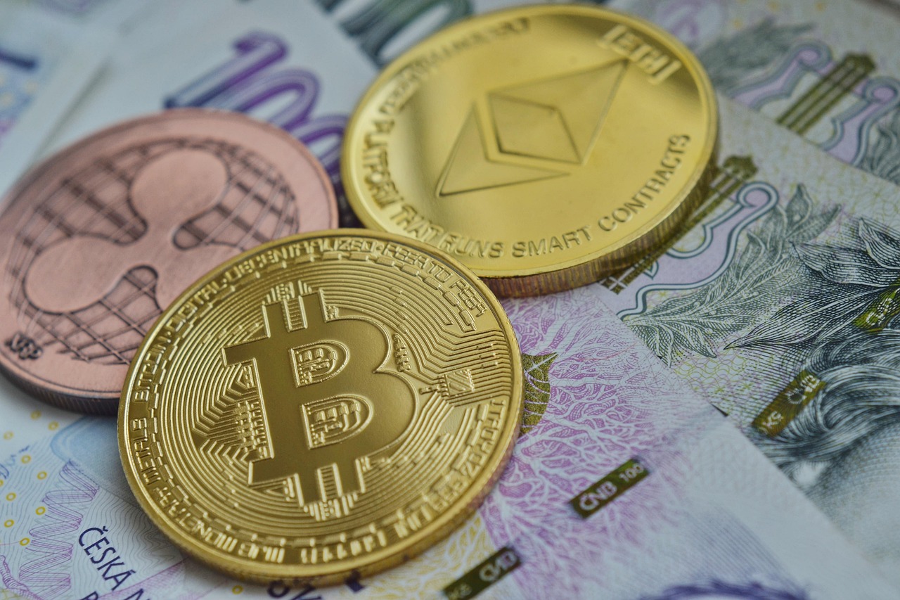 Bitcoin and Nasdaq Slide Amid Middle East Tensions and ETF Outflows