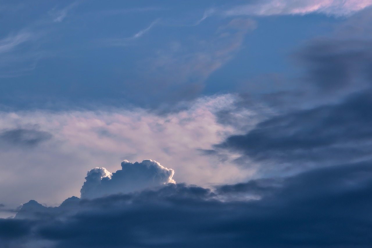 CoreWeave Plunges 20% as Meta Signals AI Cloud Competition