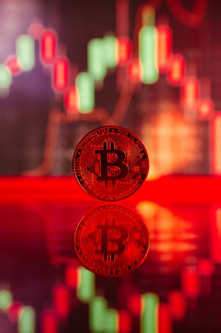 Bitcoin Drops to $63K as Hawkish Warsh Fed Signals 2026 Rate Hikes
