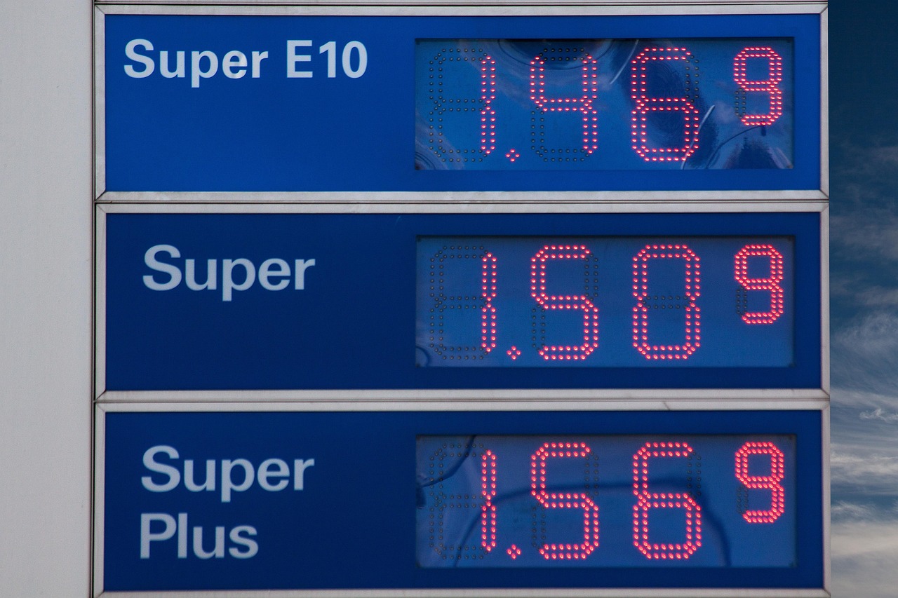 Oil Hits $98 as S&P 500 Hits Records: Can the Rally Survive?