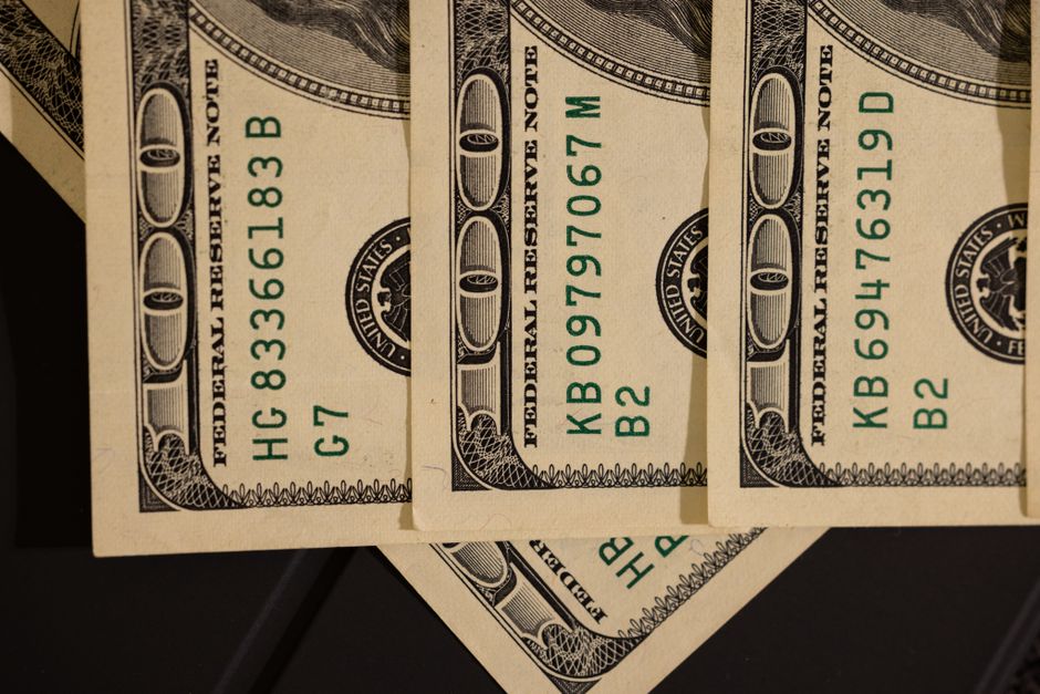 Fed Internal Debate Intensifies Over Core PCE Inflation Data