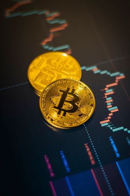 Ray Dalio Backs Bitcoin as U.S. Debt Hits $32T Amid AI Mining Pivot