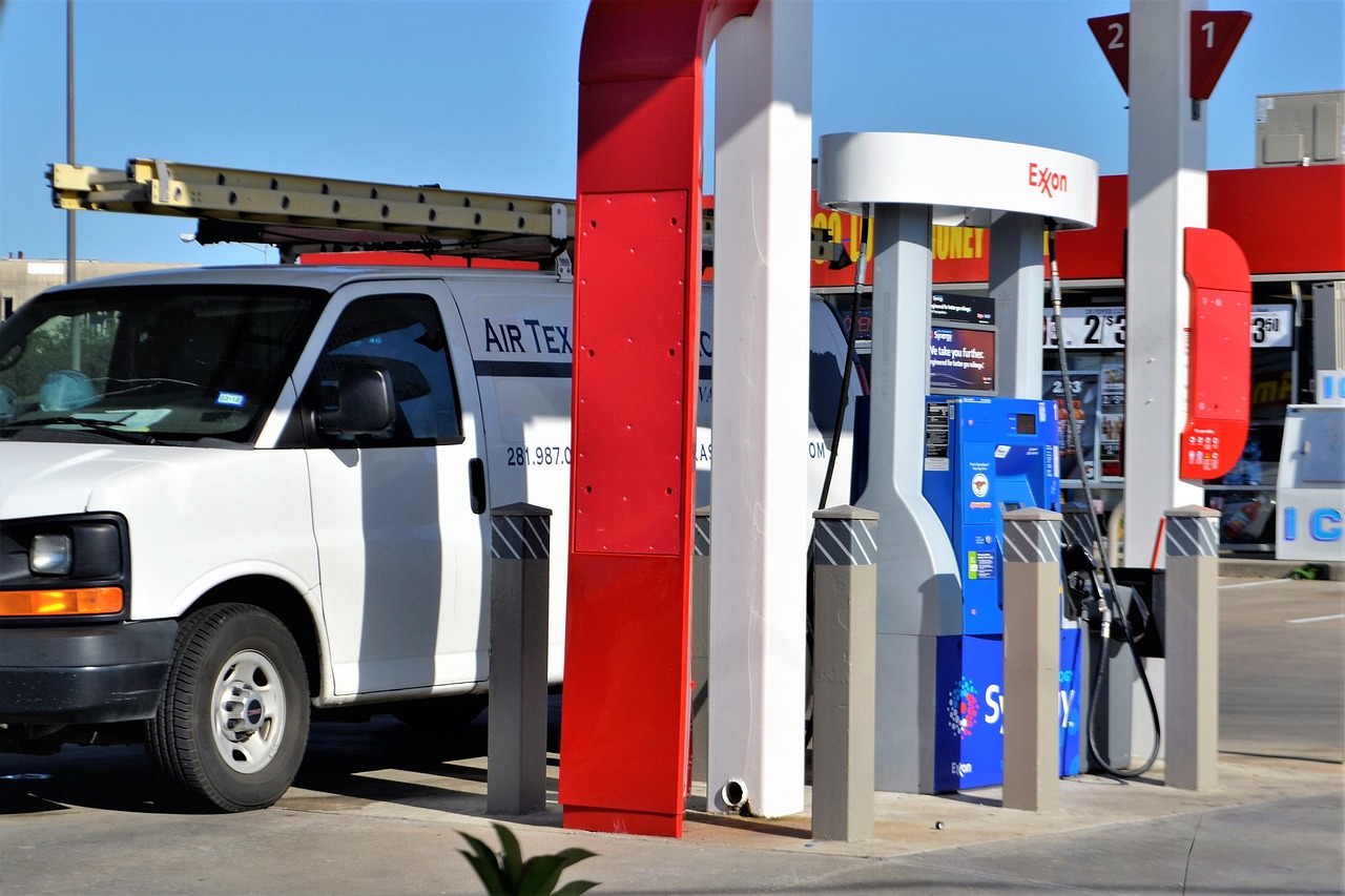 Oil Price Surge: US-Iran Conflict & Global Supply Chains