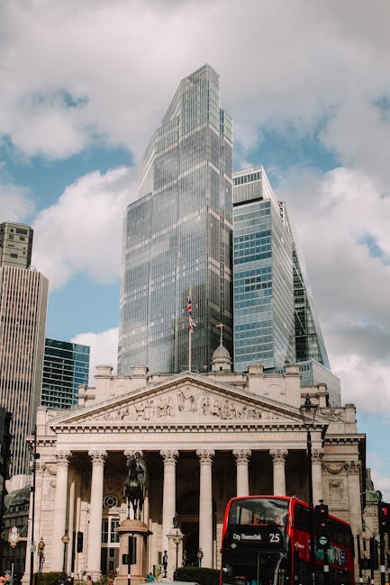 Bank of England's Tightrope: Inflation vs. Slowdown